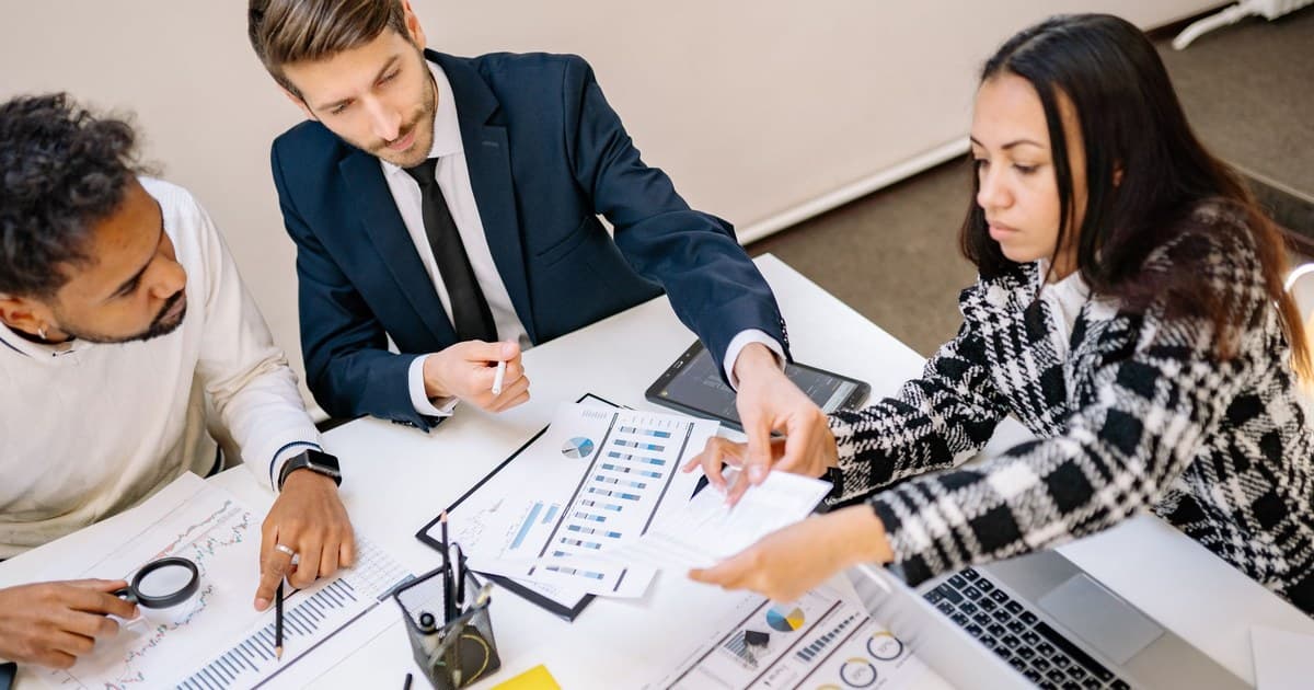 2027 and the End of Manual Lead Scoring: What AI-Native CRMs Change for B2B Marketers